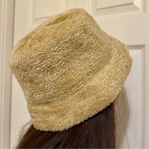 Vintage tan/brown fuzzy bucket hat from Bijoux Terner